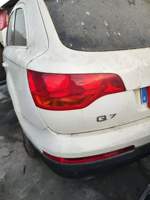 Foto de PILOTO TRASERO IZQUIERDO AUDI Q7 (4L) 3.0 V6 24V TDI (233 CV / 171 KW) referencia 4L0945093