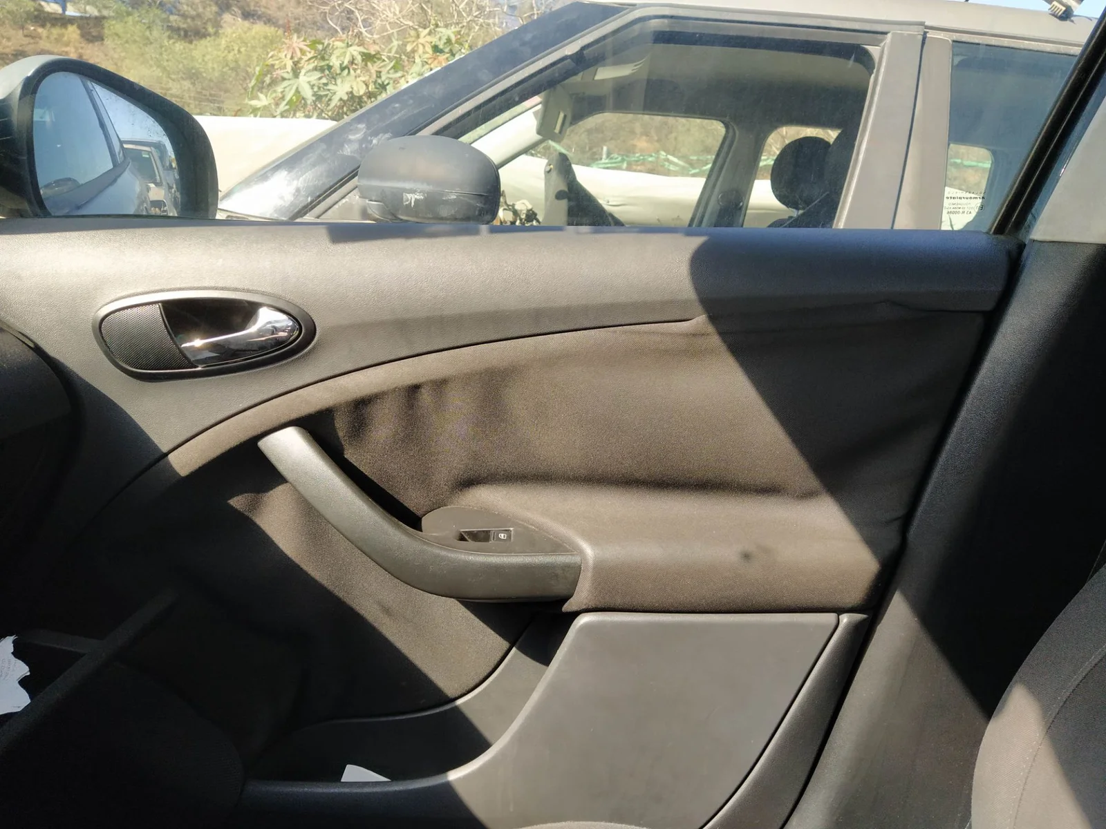 Foto de GUARNECIDO PUERTA DELANTERA DERECHA SEAT ALTEA XL (5P5) 1.9 TDI (105 CV / 77 KW) referencia 5P0867012B 1UQ