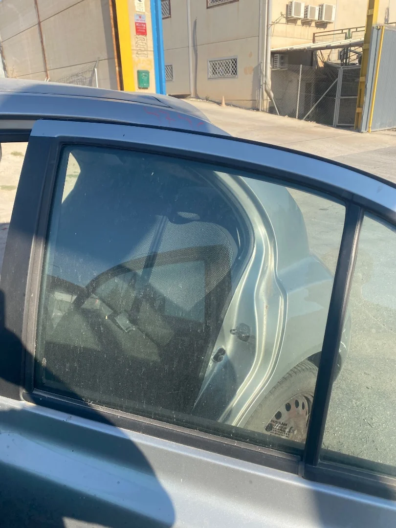 Foto de LUNA TRASERA IZQUIERDA NISSAN MICRA (K12E) referencia 82301AX105