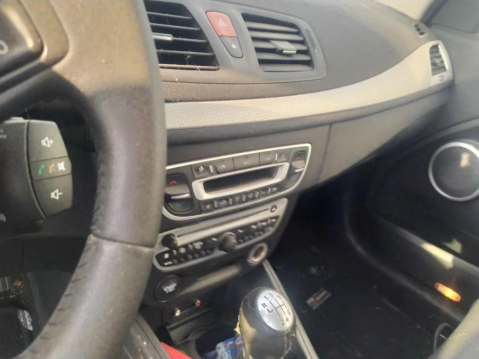 Foto de RESISTENCIA CALEFACCION RENAULT MEGANE III SPORT TOURER 1.9 dCi Diesel (131 CV / 96 KW)