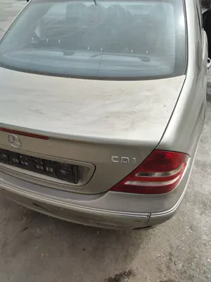 Foto de PORTON TRASERO MERCEDES-BENZ CLASE C (BM 203) BERLINA 3.0 CDI CAT (224 CV / 165 KW) referencia A203750067567 foto 3