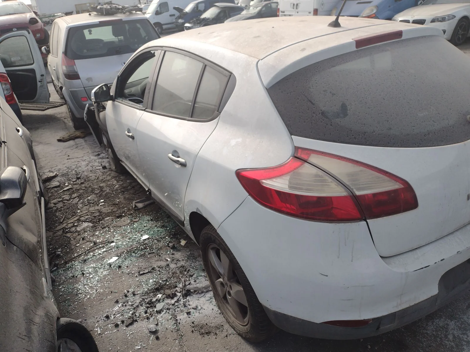 Foto de MANETA EXTERIOR TRASERA IZQUIERDA RENAULT MEGANE III BERLINA 5P 2.0 16V (140 CV / 103 KW) referencia 806B03847R