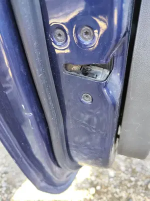 Foto de CERRADURA PUERTA DELANTERA IZQUIERDA FORD FOCUS CABRIO (CA5) 2.0 TDCi CAT (136 CV / 100 KW) referencia 1530534