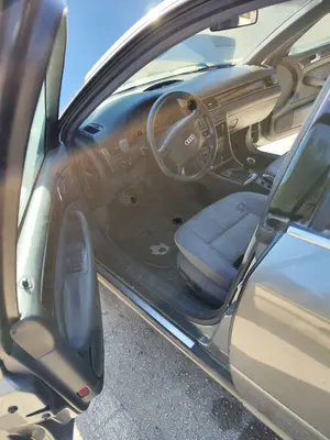 Foto de GOMAS CONTORNO PUERTA AUDI A6 BERLINA (4B2) 2.4 V6 30V (165 CV / 121 KW)