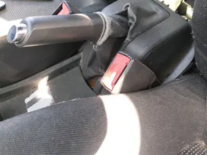 Foto de ENGANCHE CINTURON DELANTERO IZQUIERDO OPEL ASTRA H GTC 1.9 CDTI (120 CV / 88 KW)