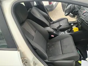 Foto de ASIENTO DELANTERO DERECHO RENAULT MEGANE III BERLINA 5P 1.5 dCi Diesel CAT (86 CV / 63 KW)