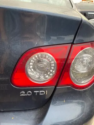 Foto de PILOTO TRASERO DERECHO INTERIOR VOLKSWAGEN PASSAT BERLINA (3C2) 2.0 TDI (140 CV / 103 KW) referencia 3C5945094E