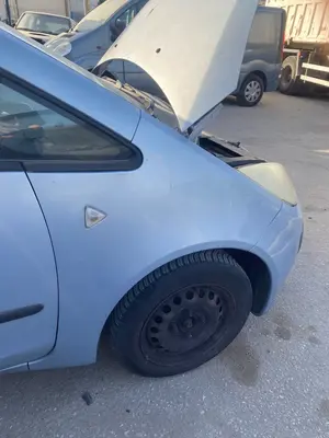 Foto de ALETA DELANTERA DERECHA MITSUBISHI COLT CZ3 BERL. 5 (Z30A) 1.3 CAT (95 CV / 70 KW) referencia 5220D126