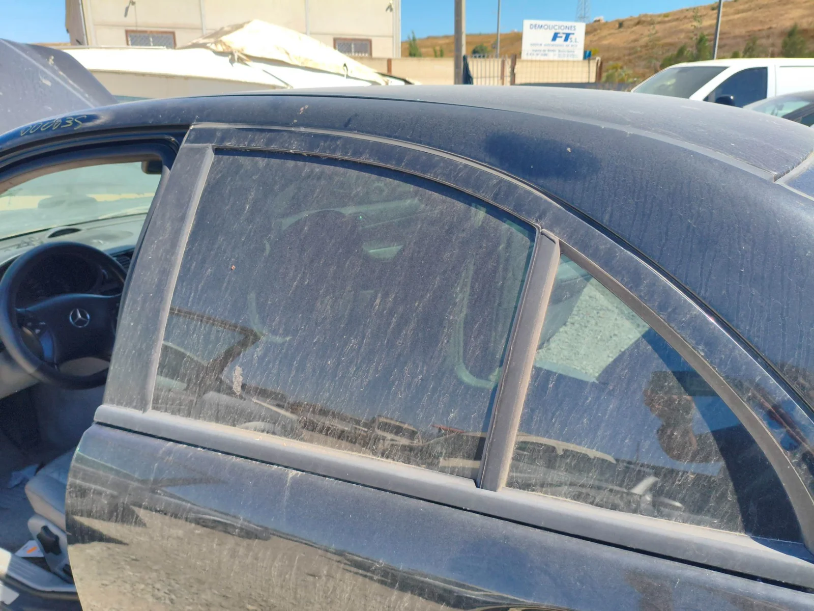 Foto de LUNA TRASERA IZQUIERDA MERCEDES-BENZ CLASE C (BM 203) BERLINA 2.2 CDI CAT (116 CV / 85 KW) referencia A2037350110
