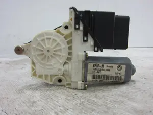 Foto de MOTOR ELEVALUNAS TRASERO IZQUIERDO VOLKSWAGEN GOLF IV BERLINA (1J1)(10.1997) 1.6  (101 CV / 74 KW) referencia 1J4959811C