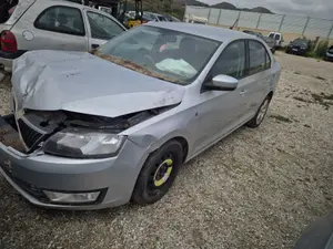 Foto de LUNA DELANTERA IZQUIERDA SKODA RAPID (NH) 1.2 8V TSI (86 CV / 63 KW) referencia 5JA845201F