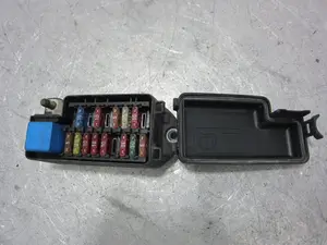 Foto de CAJA RELES / FUSIBLES JAGUAR XJ 4.0 CAT (320 CV / 235 KW) referencia LNA2800EF