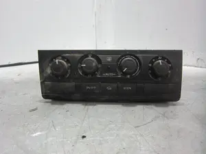 Foto de MANDO CALEFACCION / AIRE ACONDICIONADO AUDI A6 BERLINA (4F2) 2.0 TDI (140 CV / 103 KW) referencia 4F1820043T