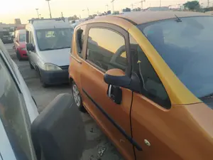 Foto de PUERTA DELANTERA DERECHA PEUGEOT 1007 1.4 HDi (68 CV / 50 KW)