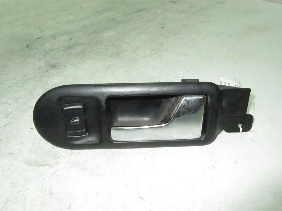 Foto de MANETA INTERIOR DELANTERA DERECHA VOLKSWAGEN GOLF IV BERLINA (1J1)(10.1997) 1.6 16V (105 CV / 77 KW) referencia 3B1837114