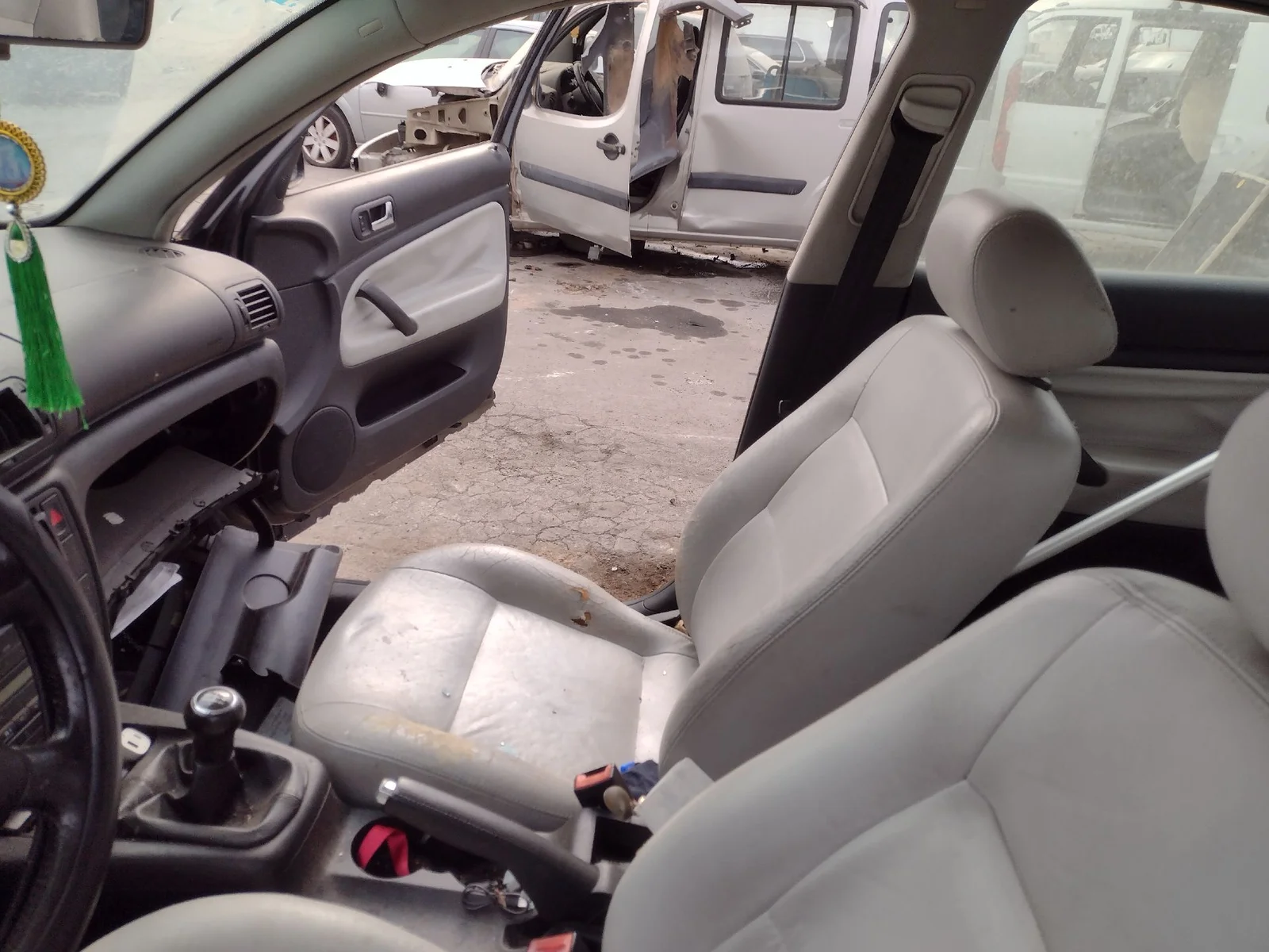 Foto de CINTURON SEGURIDAD DELANTERO DERECHO VOLKSWAGEN PASSAT BERLINA (3B3) 1.9 TDI (131 CV / 96 KW) referencia 3B1857706H FKZ