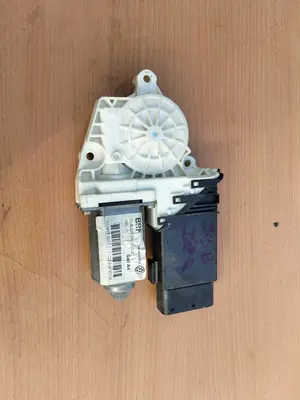 Foto de MOTOR ELEVALUNAS DELANTERO IZQUIERDO VOLKSWAGEN GOLF IV BERLINA (1J1)(10.1997) 1.9 TDI (131 CV / 96 KW) referencia 1C2959801A