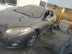 Foto de REFUERZO PARAGOLPES DELANTERO RENAULT MEGANE III SPORT TOURER 1.9 dCi Diesel (131 CV / 96 KW)