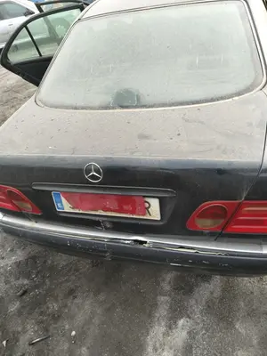 Foto de PORTON TRASERO MERCEDES-BENZ CLASE E (BM 210) BERLINA referencia A210750007528 foto 2