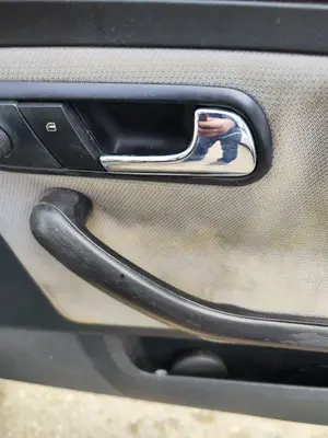 Foto de MANETA INTERIOR DELANTERA DERECHA SEAT IBIZA (6L1) 1.9 TDI (101 CV / 74 KW) referencia 6L0837114D FKZ