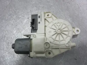 Foto de MOTOR ELEVALUNAS DELANTERO DERECHO PEUGEOT 407 2.0 16V HDi CAT (RHR / DW10BTED4) (136 CV / 100 KW) referencia 994650102