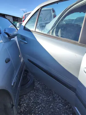 Foto de PUERTA TRASERA DERECHA RENAULT LAGUNA II (BG0) 1.8 CAT (120 CV / 88 KW) referencia 7751472441 foto 2
