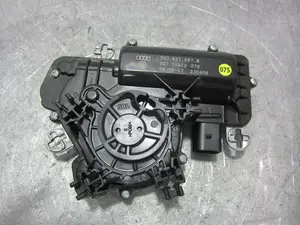 Foto de MOTOR APERTURA Y CIERRE PORTON VOLKSWAGEN TIGUAN (AD1) 2.0 TDI DPF (239 CV / 176 KW) referencia 3G0827887B