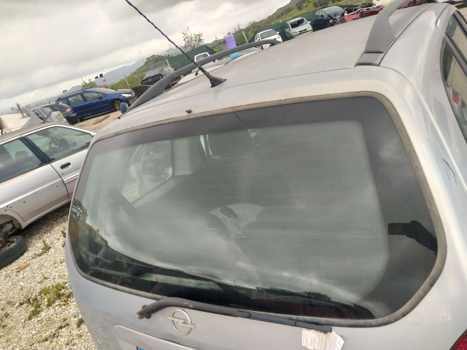 Foto de PORTON TRASERO OPEL ZAFIRA A 2.0 DTI (101 CV / 74 KW)