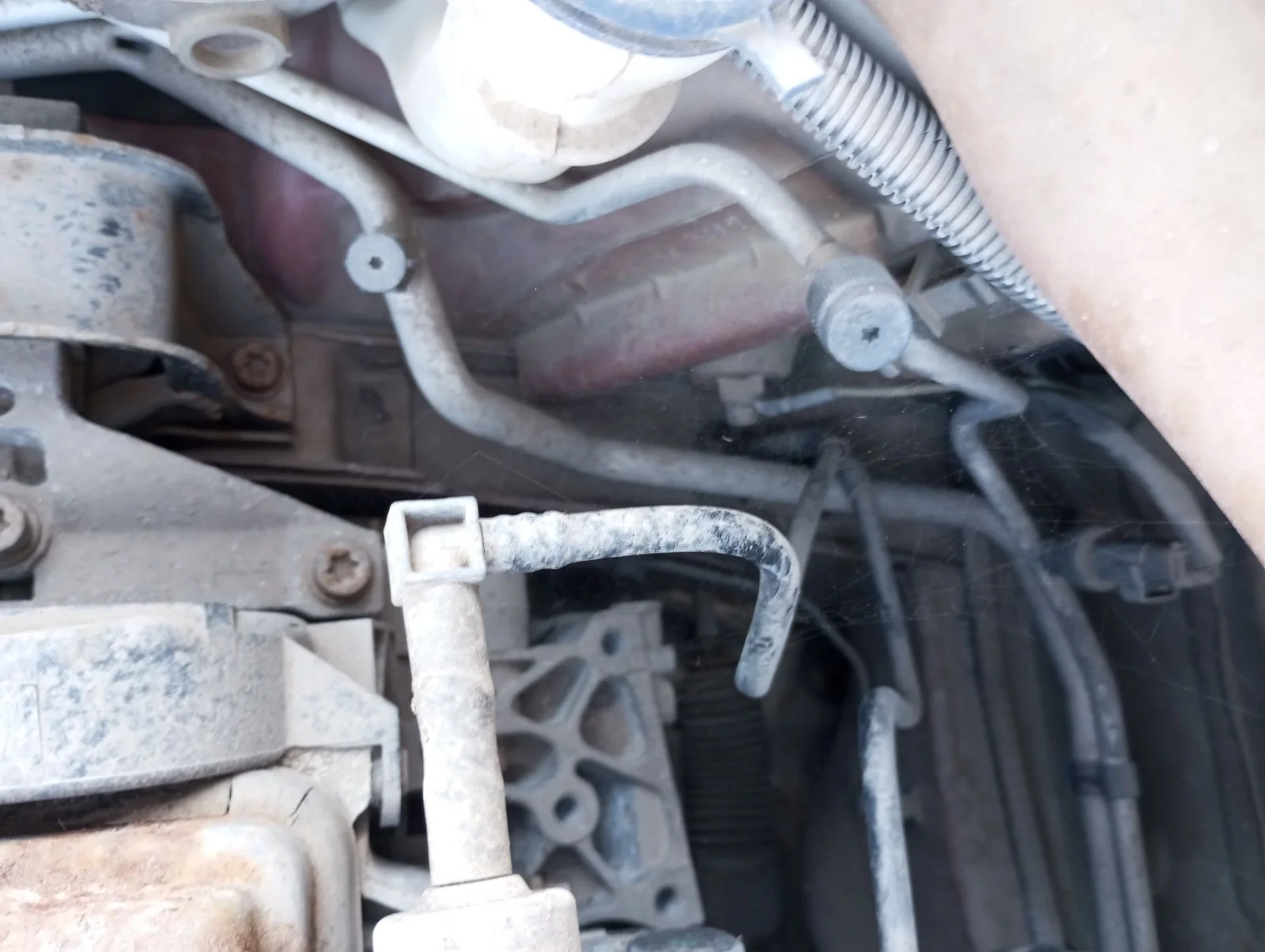 Foto de TUBOS AIRE ACONDICIONADO CITROEN C2 1.4 (73 CV / 54 KW) referencia 647794