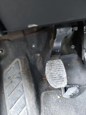 Foto de PEDAL EMBRAGUE PEUGEOT 3008 1.6 Blue-HDI FAP (120 CV / 88 KW)