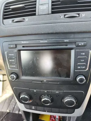 Foto de SISTEMA AUDIO / RADIO CD SKODA YETI (5L)(2009) 2.0 TDI (110 CV / 81 KW)