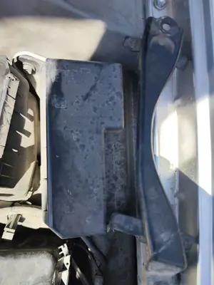 Foto de CAJA RELES / FUSIBLES TOYOTA COROLLA (E11) 2.0 Turbodiesel CAT (90 CV / 66 KW)