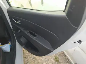 Foto de GUARNECIDO PUERTA TRASERA DERECHA RENAULT CLIO IV 1.2 16V (73 CV / 54 KW) referencia 829A09683R