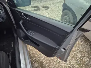 Foto de ELEVALUNAS DELANTERO DERECHO SKODA RAPID (NH) 1.2 8V TSI (86 CV / 63 KW) referencia 5JA837462A