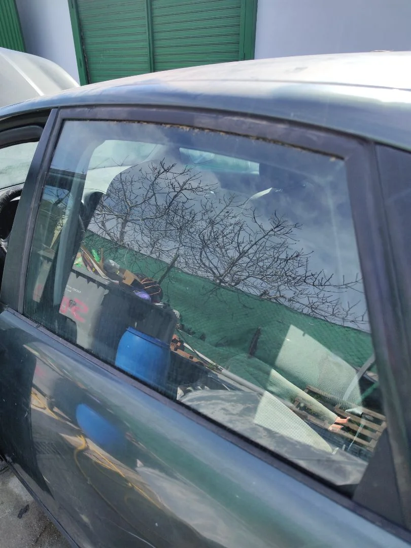 Foto de LUNA TRASERA IZQUIERDA SEAT IBIZA (6L1) 1.9 TDI (101 CV / 74 KW) referencia 6L4845025A