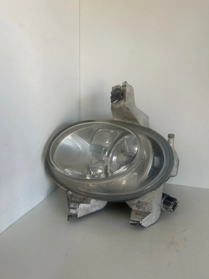 Foto de FARO ANTINIEBLA DERECHO PEUGEOT 206 1.4 (75 CV / 55 KW) referencia 9635076080