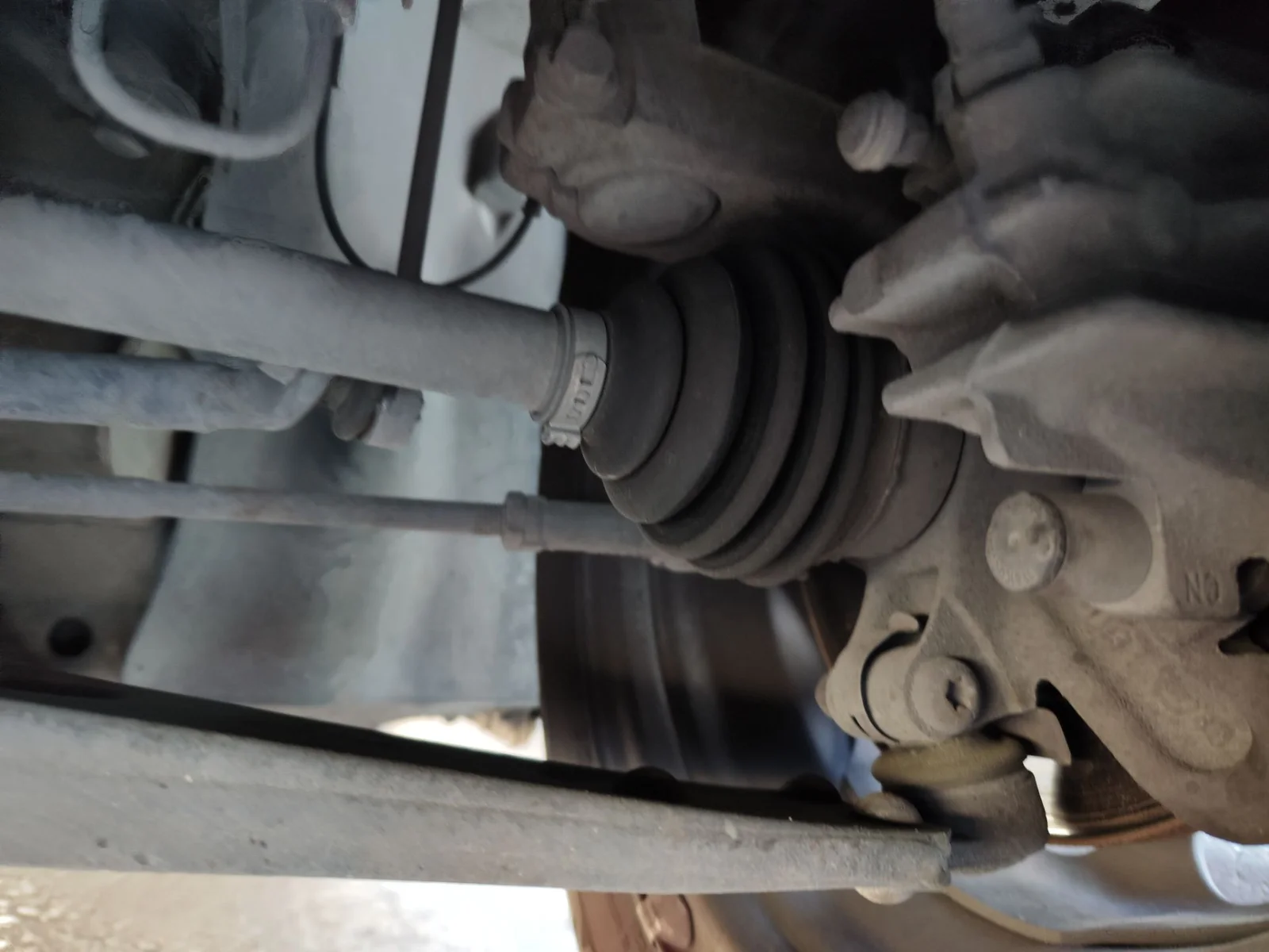 Foto de MANGUETA DELANTERA IZQUIERDA FORD FOCUS FAMILIAR (CAK) 1.8 TDCi Turbodiesel CAT (116 CV / 85 KW) referencia 1079000