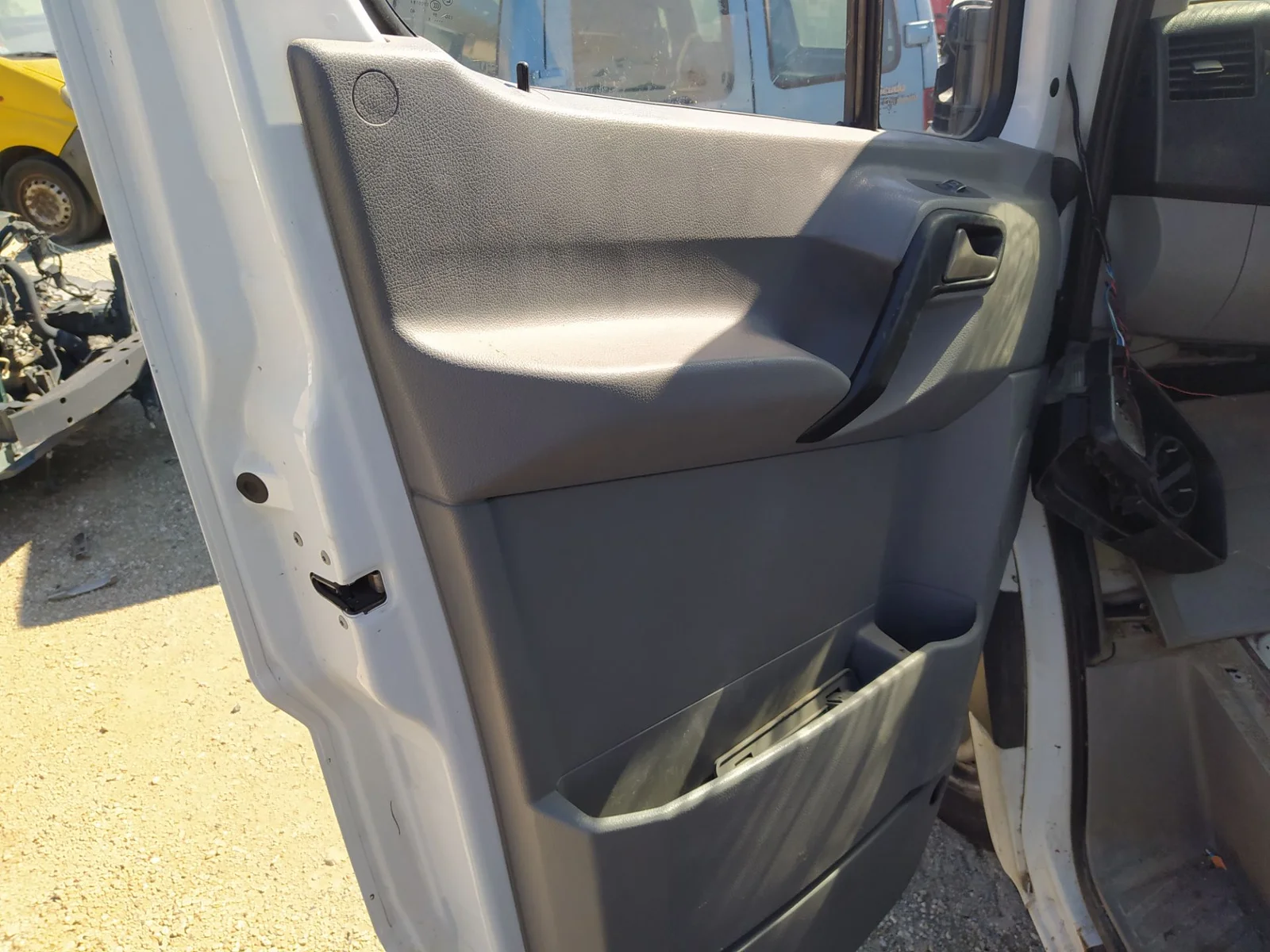 Foto de MANETA INTERIOR DELANTERA IZQUIERDA MERCEDES-BENZ SPRINTER II CAMIÓN DOKA 2.1 CDI CAT (129 CV / 95 KW)