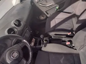 Foto de ENGANCHE CINTURON DELANTERO IZQUIERDO SEAT IBIZA (6L1) 1.9 TDI (101 CV / 74 KW)