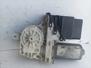 Foto de MOTOR ELEVALUNAS TRASERO IZQUIERDO SEAT LEON (1M1) 1.9 TDI (110 CV / 81 KW) referencia 9776101439203