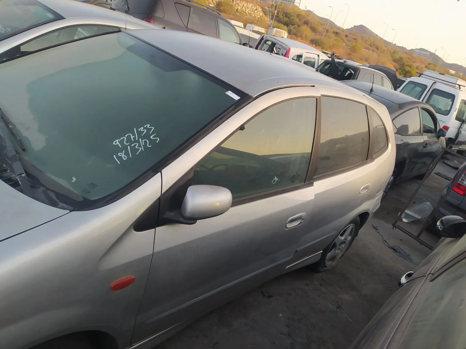 Foto de LUNA DELANTERA IZQUIERDA NISSAN ALMERA TINO (V10M) 2.2 dCi Diesel CAT (112 CV / 82 KW) referencia 80301BU001