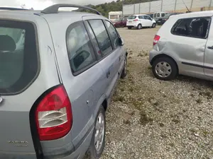 Foto de LUNA CUSTODIA TRASERA DERECHA OPEL ZAFIRA A 2.0 DTI (101 CV / 74 KW)