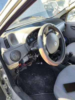 Foto de SALPICADERO FIAT II PUNTO (188) BERLINA 1.3 JTD CAT (69 CV / 51 KW) referencia 0735410041