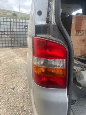 Foto de PILOTO TRASERO IZQUIERDO VOLKSWAGEN T5 TRANSPORTER BUS (7H) 2.5 TDI (131 CV / 96 KW) referencia 7H5945095M