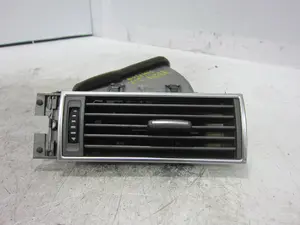 Foto de REJILLA AIREADORA AUDI A6 BERLINA (4F2) 4.2 V8 40V (335 CV / 246 KW) referencia 4F1820902