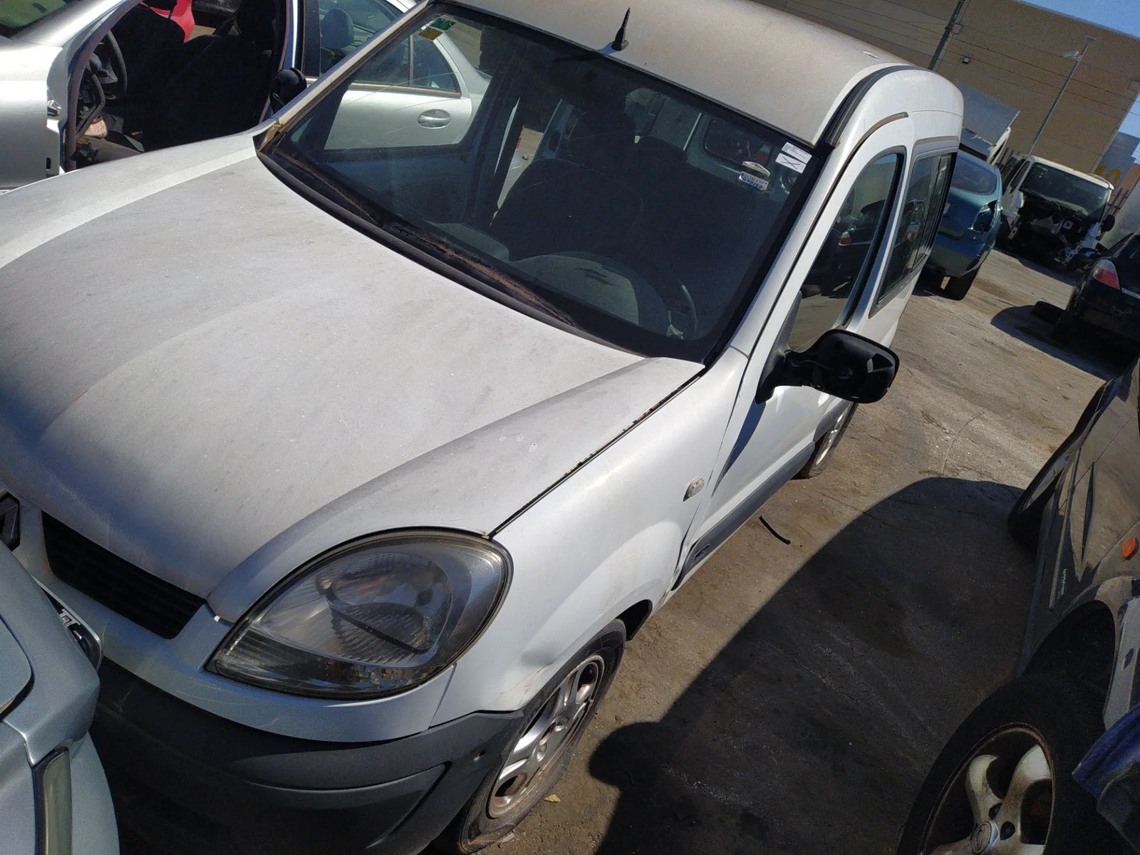 Foto de PASO RUEDA DELANTERO IZQUIERDO RENAULT KANGOO I (F/KC0) 1.5 dCi Diesel (68 CV / 50 KW) referencia 8200156691