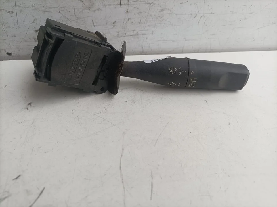 Foto de MANDO LIMPIA PEUGEOT PARTNER (S1)(07.1996) 1.9 Diesel (69 CV / 51 KW) referencia 33779502