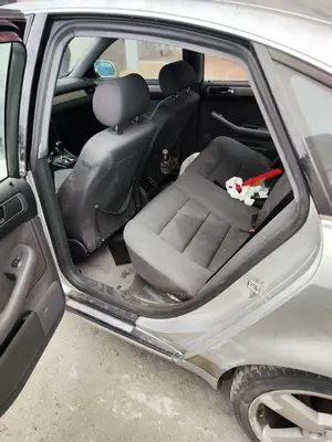 Foto de GOMAS CONTORNO PUERTA AUDI A6 BERLINA (4B2) 2.5 V6 24V TDI (150 CV / 110 KW)