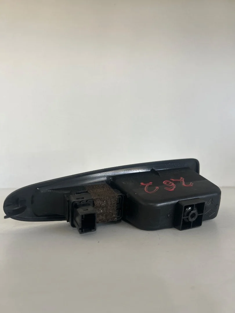 Foto de MANDO ELEVALUNAS TRASERO IZQUIERDO CITROEN C4 BERLINA 1.6 16V HDi (90 CV / 66 KW) referencia 9650912777