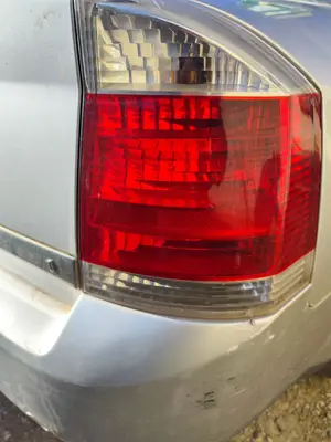 Foto de PILOTO TRASERO DERECHO OPEL VECTRA C BERLINA 1.9 CDTI (120 CV / 88 KW) referencia 93174904
